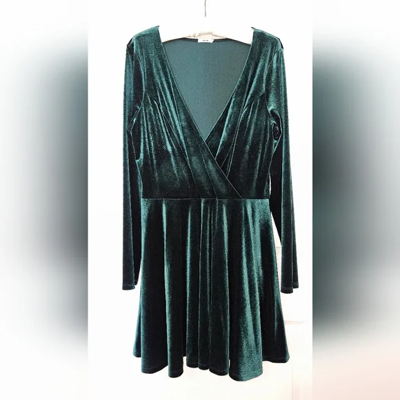 slim fit dress slacks Laurel Velvet Midi Dress - Emerald Green main image 0
